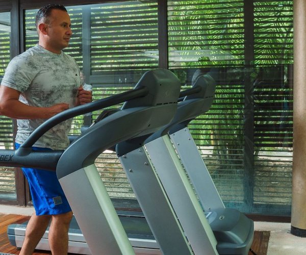 Entrenamiento con máquinas  Blue Diamond Luxury Boutique Hotel Riviera Maya