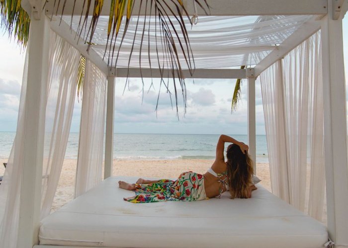 Las instalaciones cambian en función de la hora del día, la calidad de la luz, la niebla o la lluvia o cualquier otro tiempo al que estén expuestos los objetos de exterior.  Blue Diamond Luxury Boutique Hotel Riviera Maya