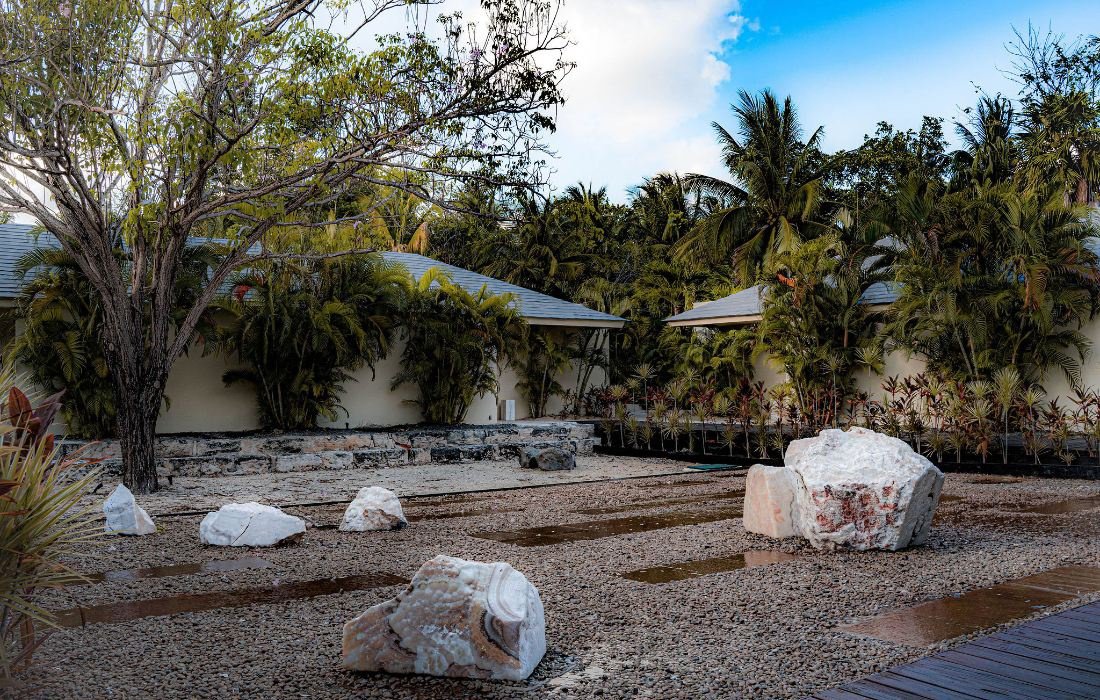 Aquí se produce una encrucijada entre las culturas asiática y maya, que se dejan sentir fuertemente. Blue Diamond Luxury Boutique Hotel Riviera Maya Aquí se produce una encrucijada entre las culturas asiática y maya, que se dejan sentir fuertemente. Blue Diamond Luxury Boutique Hotel Riviera Maya