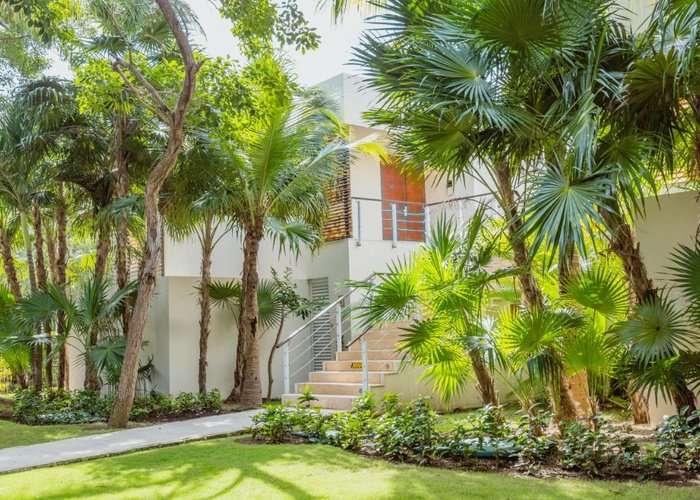 Nuestro hotel es una pieza arquitectónica y artística en medio de la selva.  Blue Diamond Luxury Boutique Hotel Riviera Maya