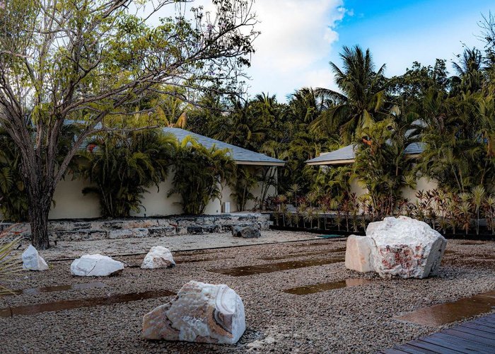 Aquí se produce una encrucijada entre las culturas asiática y maya, que se dejan sentir fuertemente.  Blue Diamond Luxury Boutique Hotel Riviera Maya