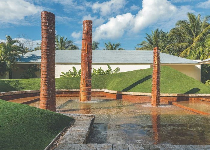 El complejo se adhiere al concepto clásico de unir espacio y tiempo.  Blue Diamond Luxury Boutique Hotel Riviera Maya