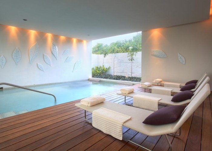 El exterior y los espacios abiertos están creados para el disfruta del cliente mientras que los interiores juegan un rol en la creación de atmósferas y espacios.  Blue Diamond Luxury Boutique Hotel Riviera Maya